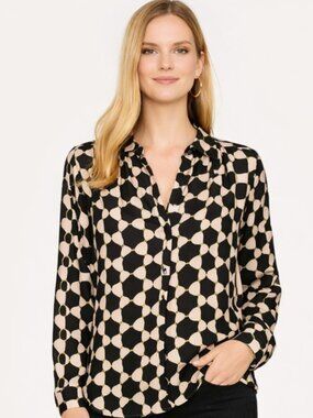## ✨ Ann Taylor Geo Print V-Neck Blouse ✨
